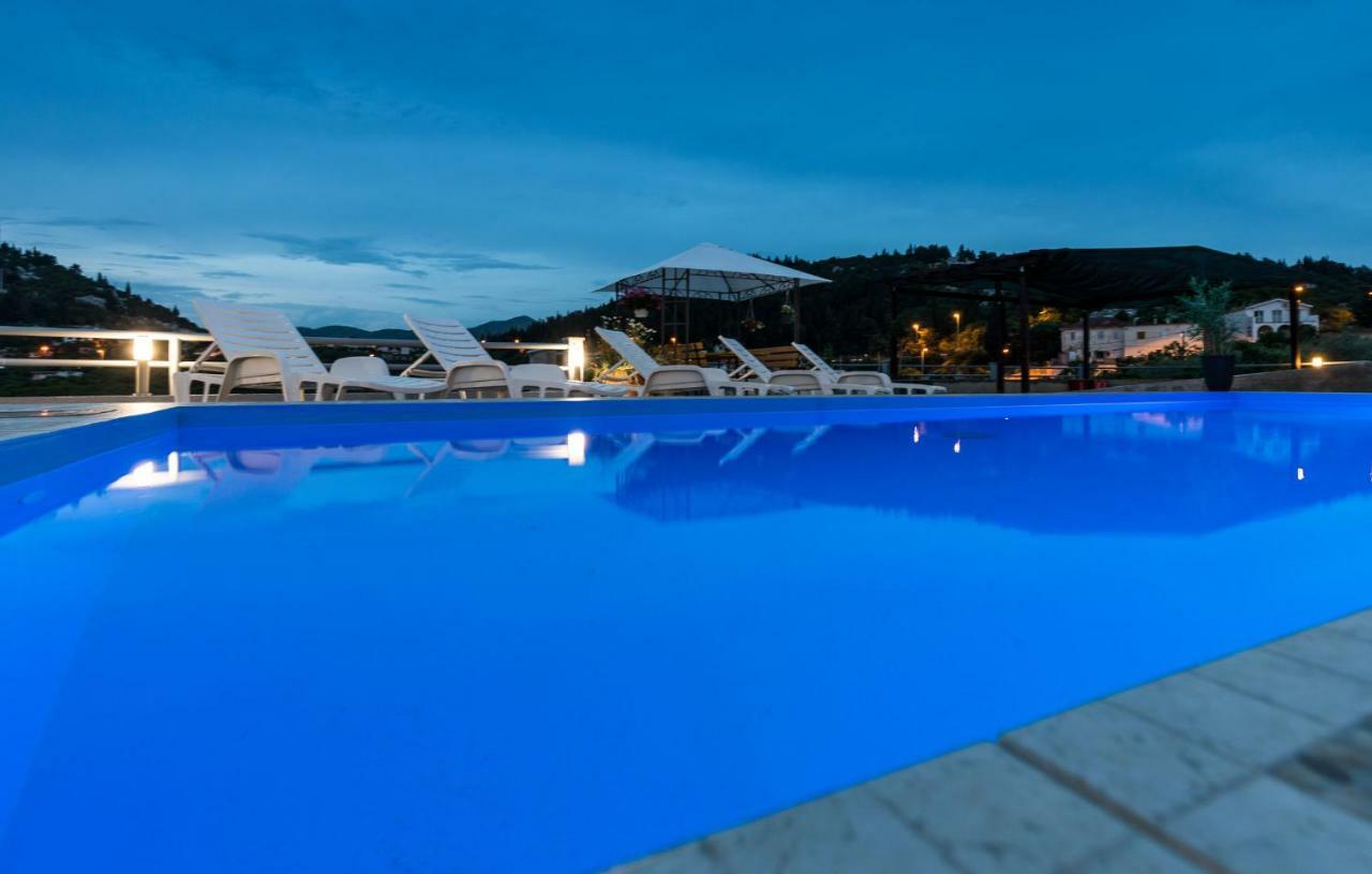 Apartments Neda Плоче Екстериор снимка