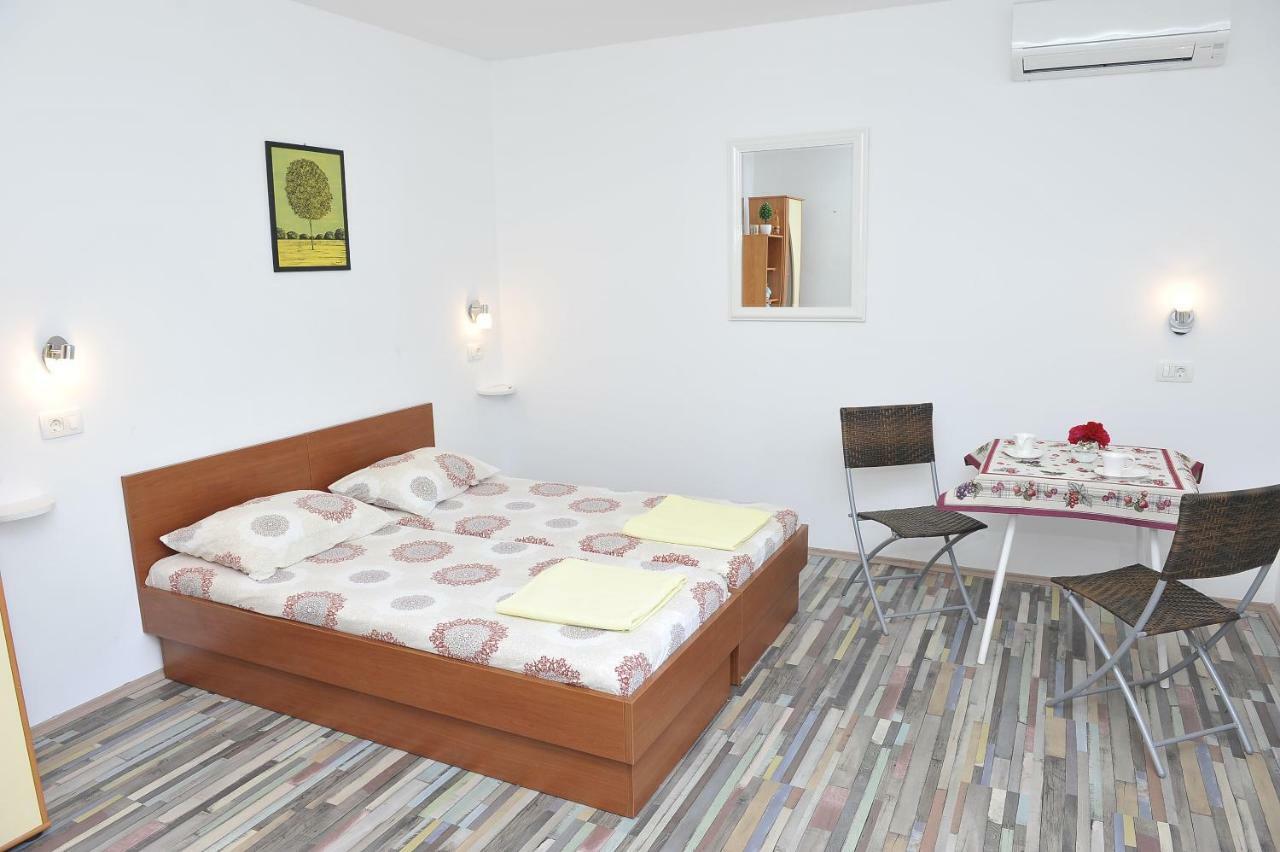 Apartments Neda Плоче Екстериор снимка